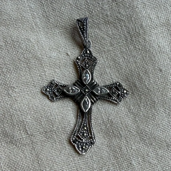 ⚜️Intricate ⚜️ Vintage Sterling Silver Ornate Cross Pendant Marked 925 - Picture 3 of 12
